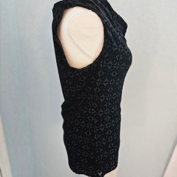 Laundry by Shelli Segal Black Burnout Velvet Cowl Neck Tank Top Women’s Small - Picture 10 of 10